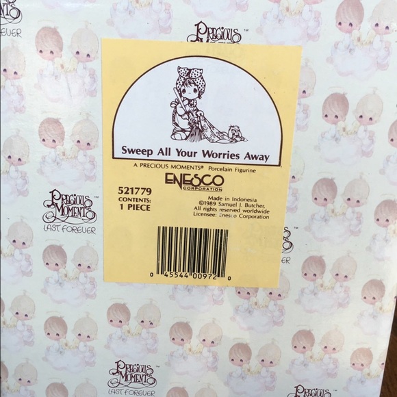 Precious Moments sweep all your worries away porcelain figurine sold in box - Picture 3 of 3